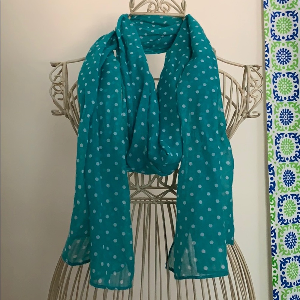 2 adorable scarves!